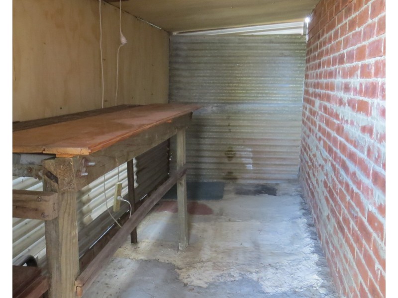 8 Pine Court, Forrestfield WA 6058