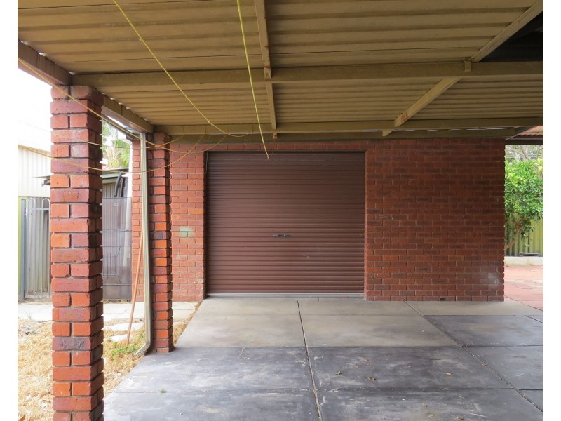 8 Pine Court, Forrestfield WA 6058