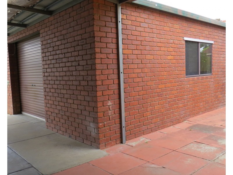 8 Pine Court, Forrestfield WA 6058