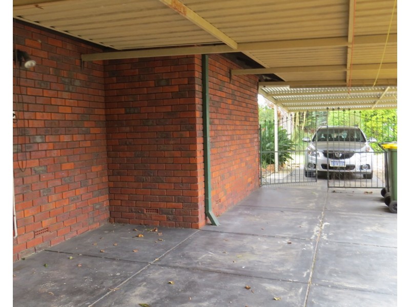 8 Pine Court, Forrestfield WA 6058