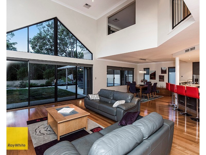 8 Woodview Retreat, Lesmurdie WA 6076