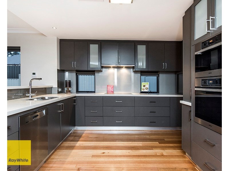 8 Woodview Retreat, Lesmurdie WA 6076