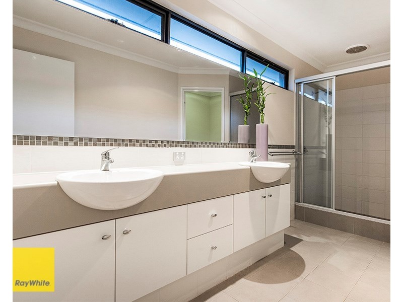 8 Woodview Retreat, Lesmurdie WA 6076