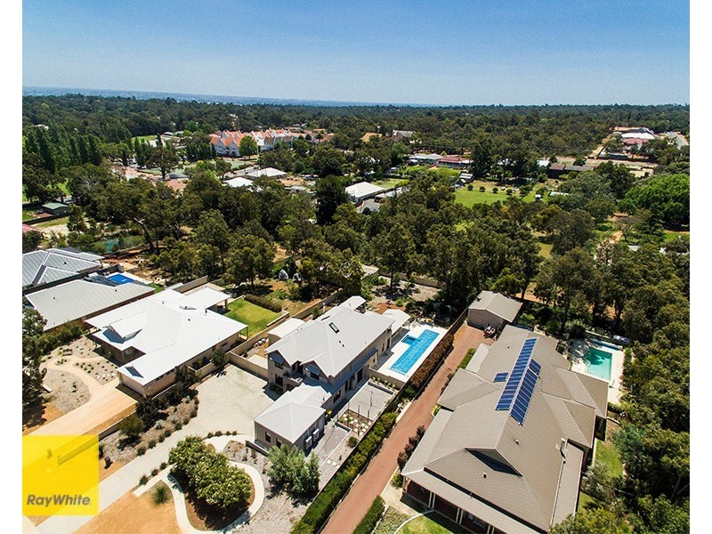 8 Woodview Retreat, Lesmurdie WA 6076