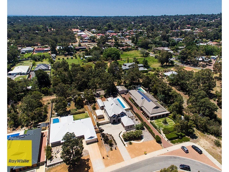 8 Woodview Retreat, Lesmurdie WA 6076