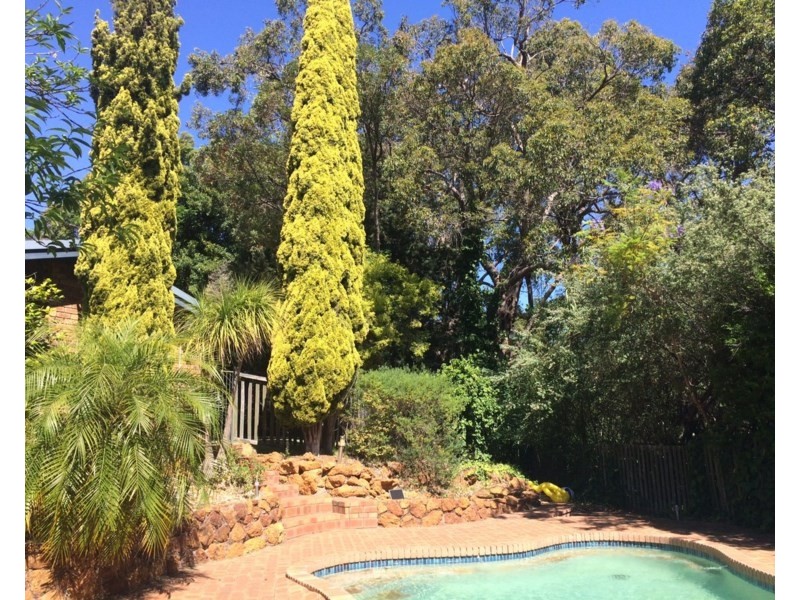 18 Davies Crescent, Gooseberry Hill WA 6076