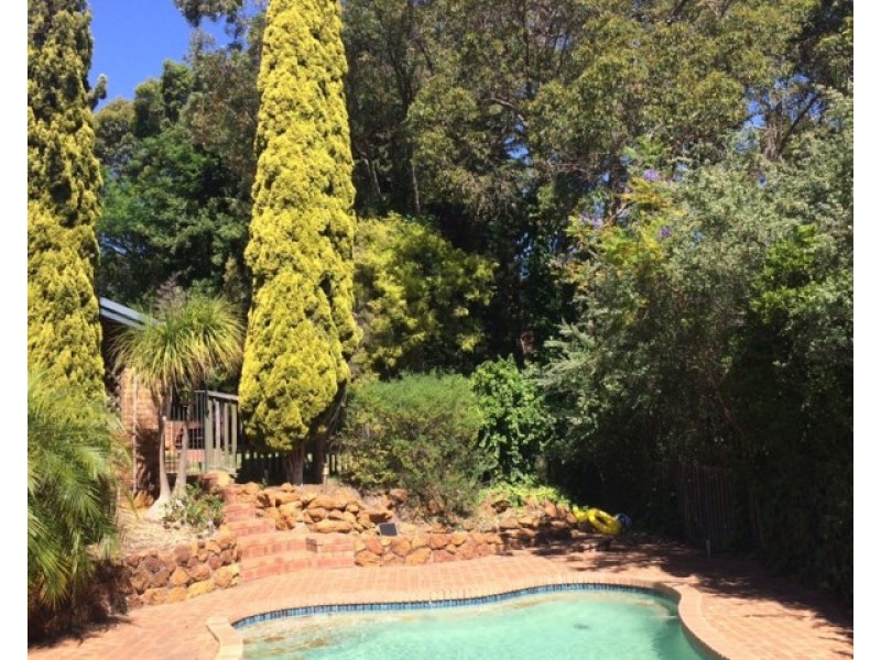 18 Davies Crescent, Gooseberry Hill WA 6076