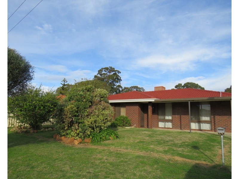 4 Richard Place, Armadale WA 6112