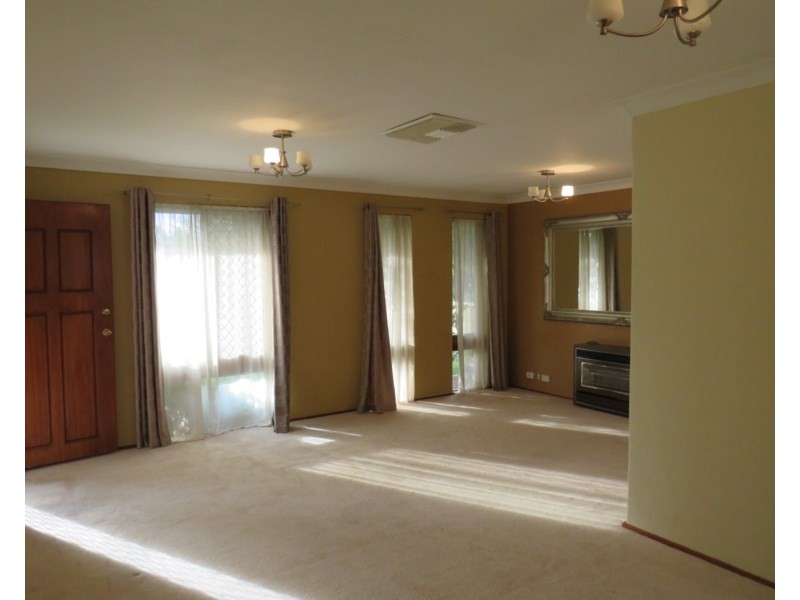 4 Richard Place, Armadale WA 6112