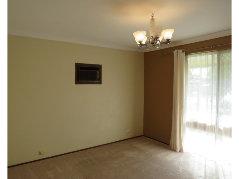 4 Richard Place, Armadale WA 6112