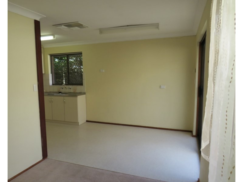 4 Richard Place, Armadale WA 6112