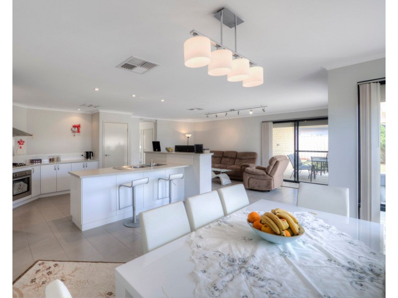 2 Gemina Avenue, Wattle Grove WA 6107