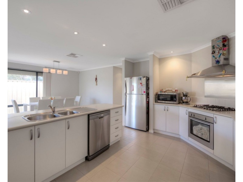 2 Gemina Avenue, Wattle Grove WA 6107