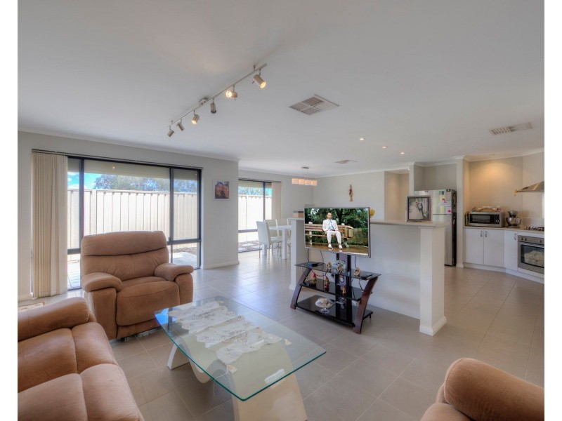 2 Gemina Avenue, Wattle Grove WA 6107