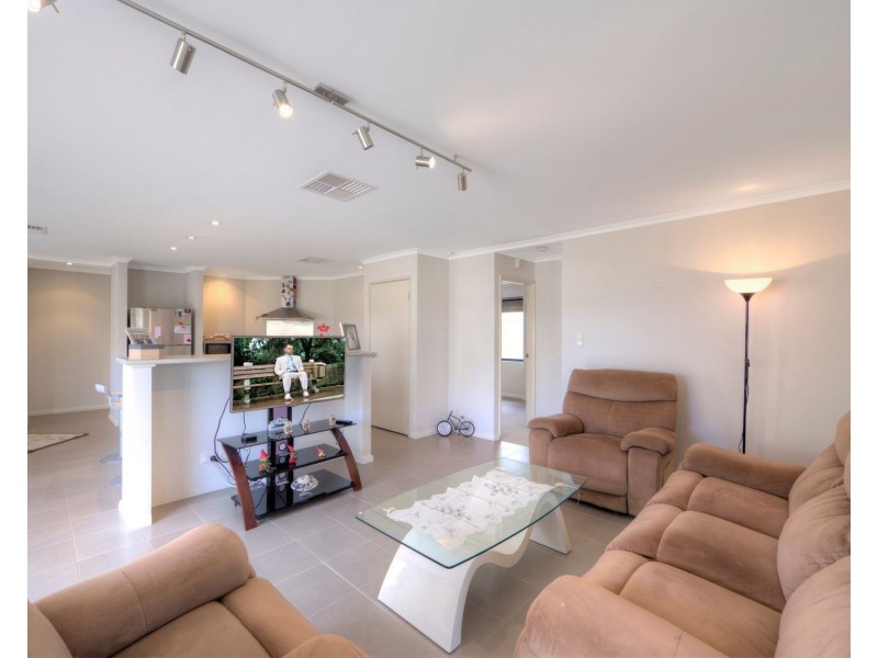 2 Gemina Avenue, Wattle Grove WA 6107