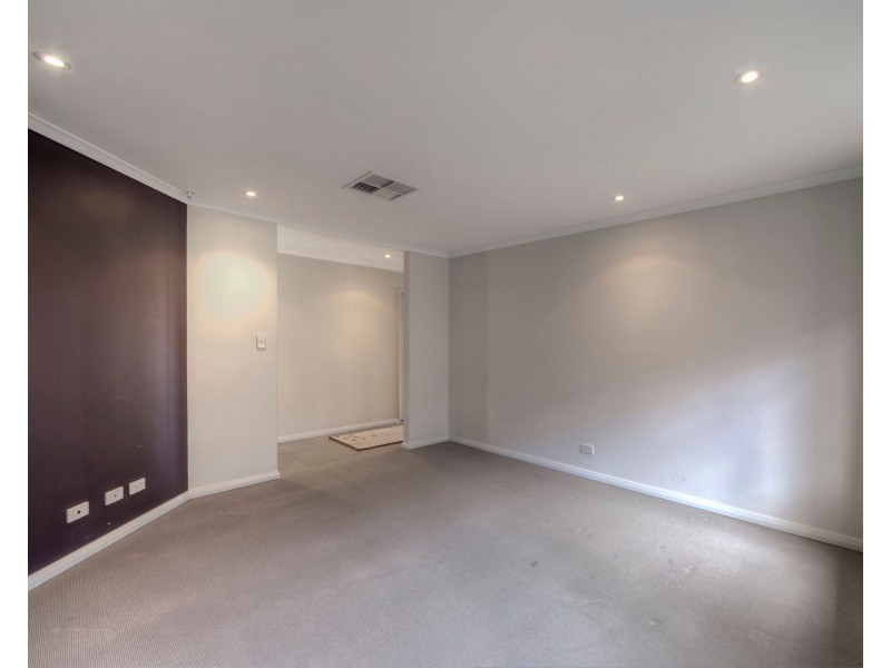 2 Gemina Avenue, Wattle Grove WA 6107