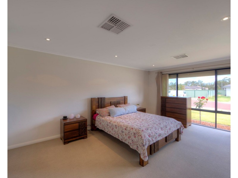 2 Gemina Avenue, Wattle Grove WA 6107