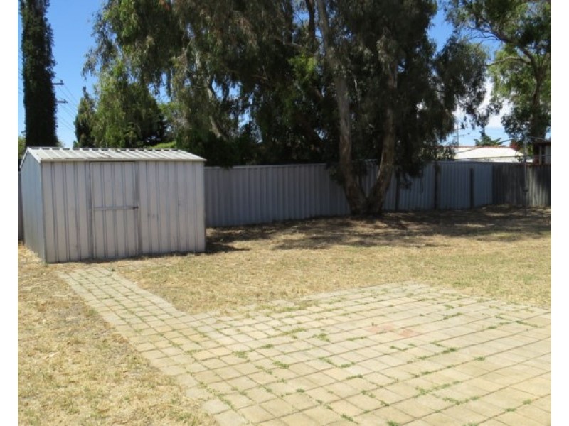 1 Brolga Court, High Wycombe WA 6057