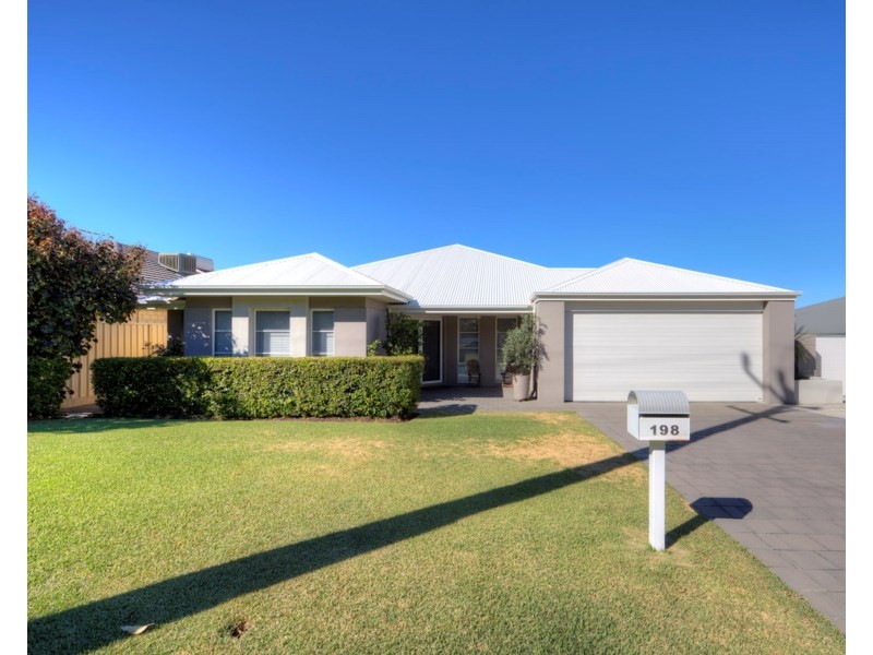 198 Sultana Road East, Forrestfield WA 6058