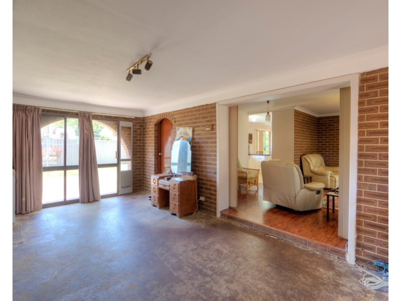 25 Kalmia Way, Forrestfield WA 6058