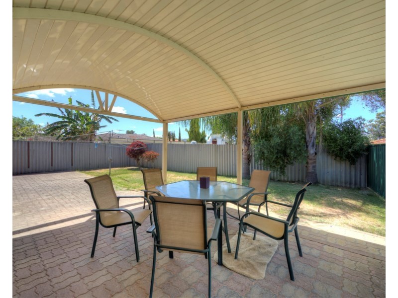 25 Kalmia Way, Forrestfield WA 6058