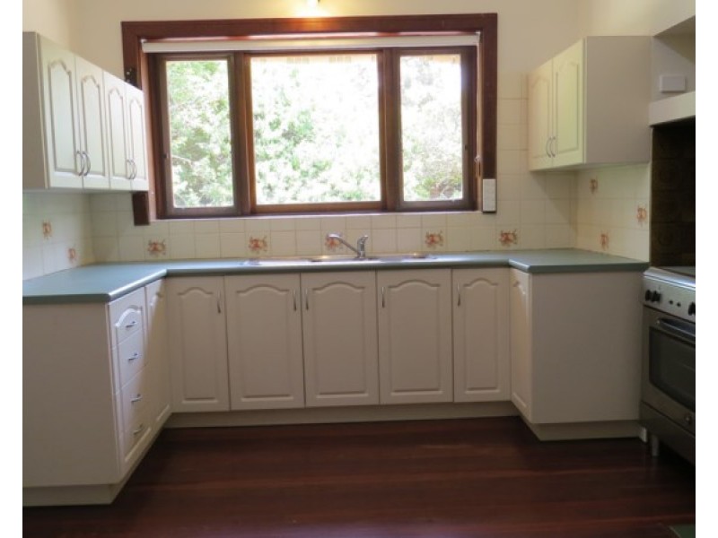 30 Traylen Road, Kalamunda WA 6076