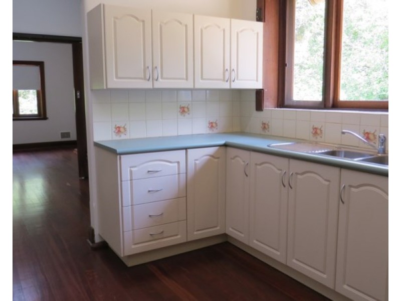 30 Traylen Road, Kalamunda WA 6076