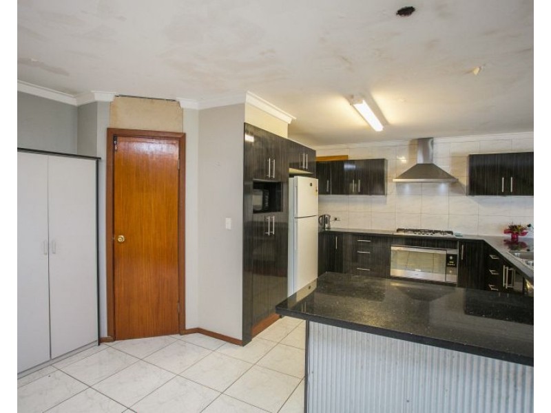 14 Marsh Court, Swan View WA 6056