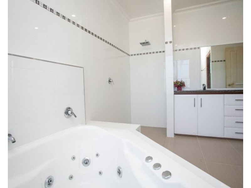 14 Marsh Court, Swan View WA 6056