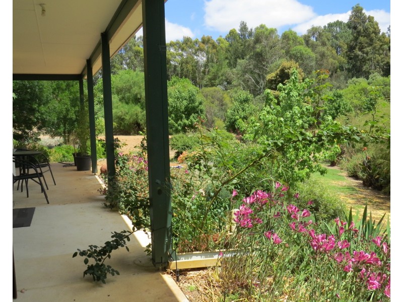 51 Woodbine Road, Pickering Brook WA 6076