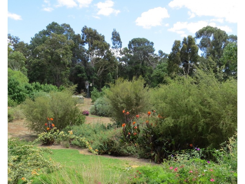 51 Woodbine Road, Pickering Brook WA 6076