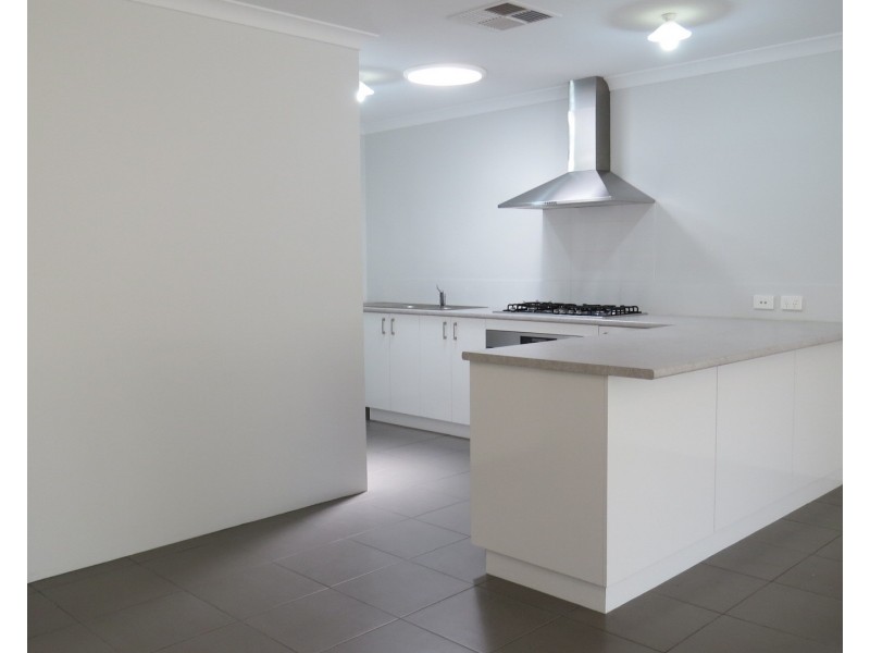 Unit 1, 4 Abercorn Road, Forrestfield WA 6058