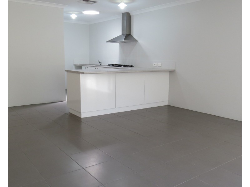 Unit 1, 4 Abercorn Road, Forrestfield WA 6058