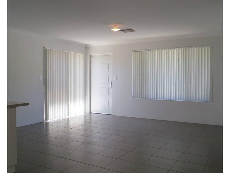 Unit 1, 4 Abercorn Road, Forrestfield WA 6058