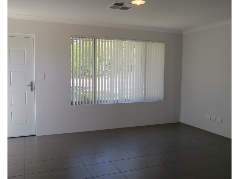 Unit 1, 4 Abercorn Road, Forrestfield WA 6058