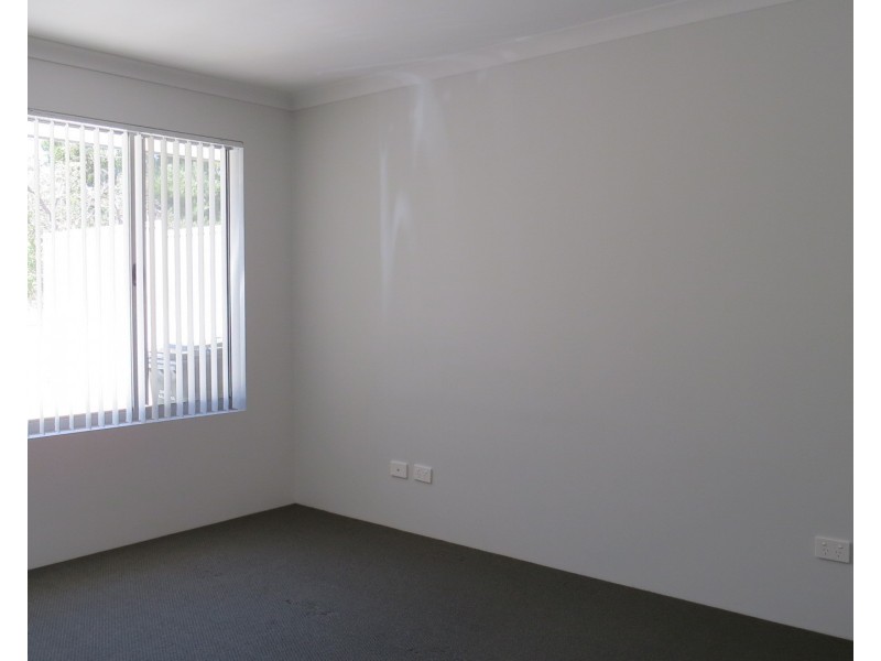 Unit 1, 4 Abercorn Road, Forrestfield WA 6058