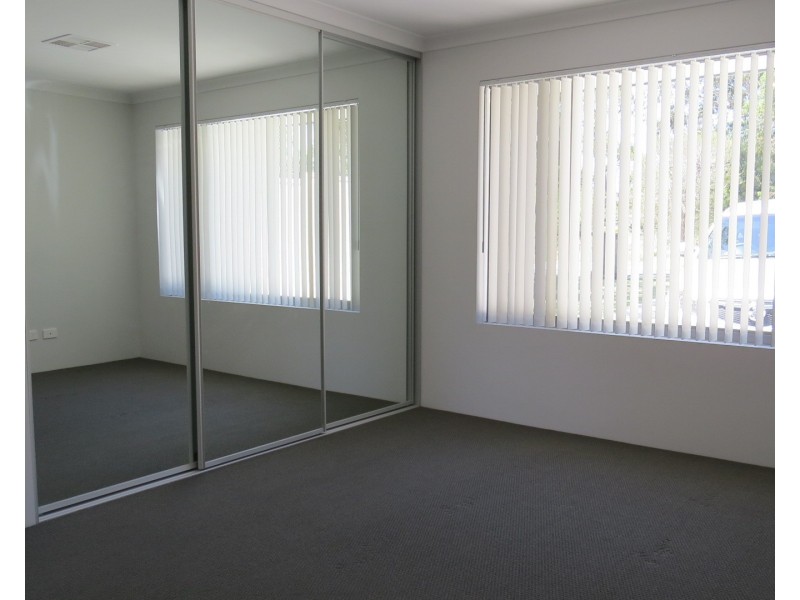 Unit 1, 4 Abercorn Road, Forrestfield WA 6058