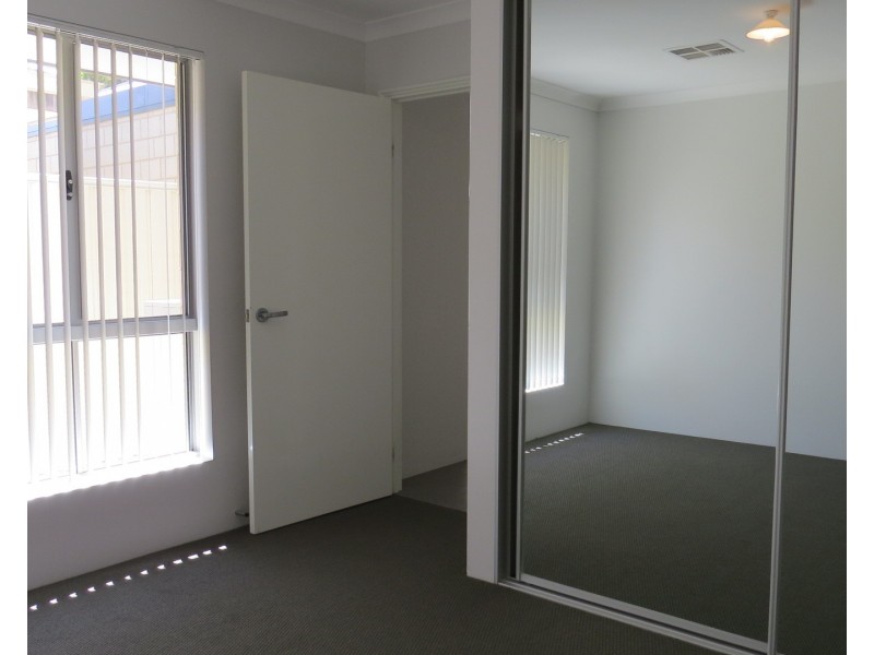 Unit 1, 4 Abercorn Road, Forrestfield WA 6058