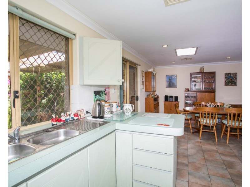 10/27 Magnolia Way, Forrestfield WA 6058