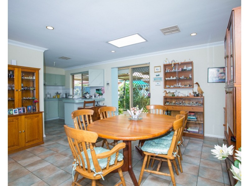 10/27 Magnolia Way, Forrestfield WA 6058