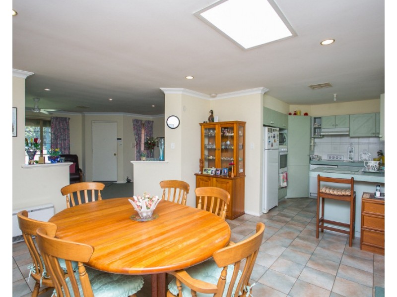 10/27 Magnolia Way, Forrestfield WA 6058