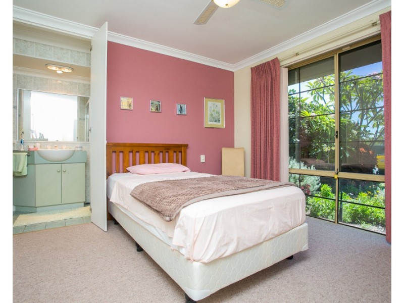 10/27 Magnolia Way, Forrestfield WA 6058