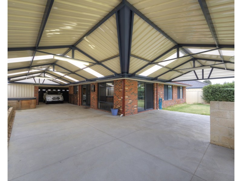 111 Fruit Tree Crescent, Forrestfield WA 6058