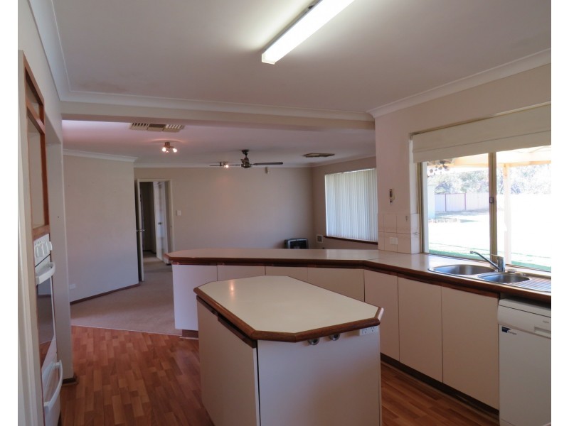 81 Norwood Road, Maida Vale WA 6057