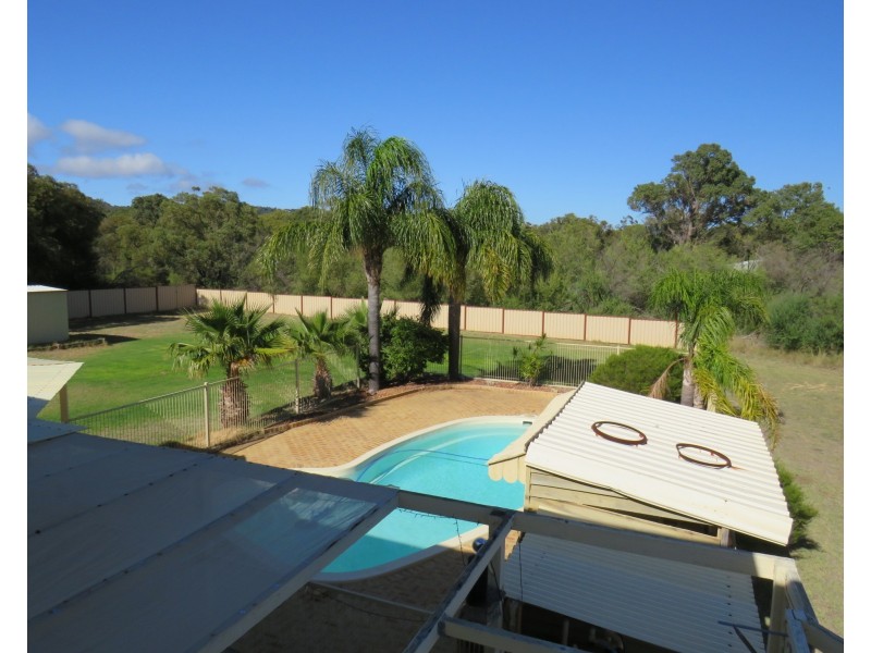 81 Norwood Road, Maida Vale WA 6057