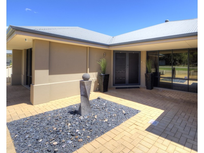 194 Sultana Rd E, Forrestfield WA 6058