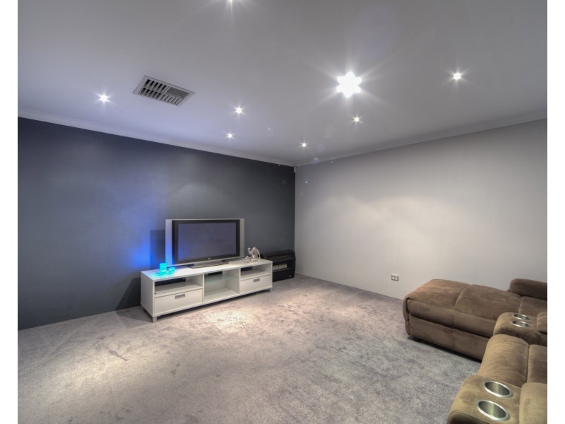 194 Sultana Rd E, Forrestfield WA 6058