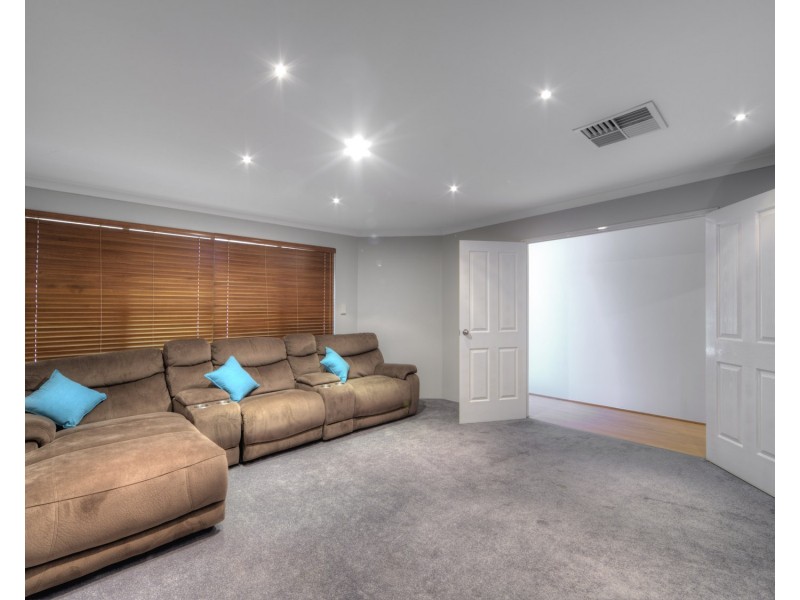 194 Sultana Rd E, Forrestfield WA 6058