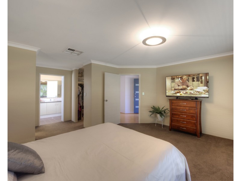 194 Sultana Rd E, Forrestfield WA 6058