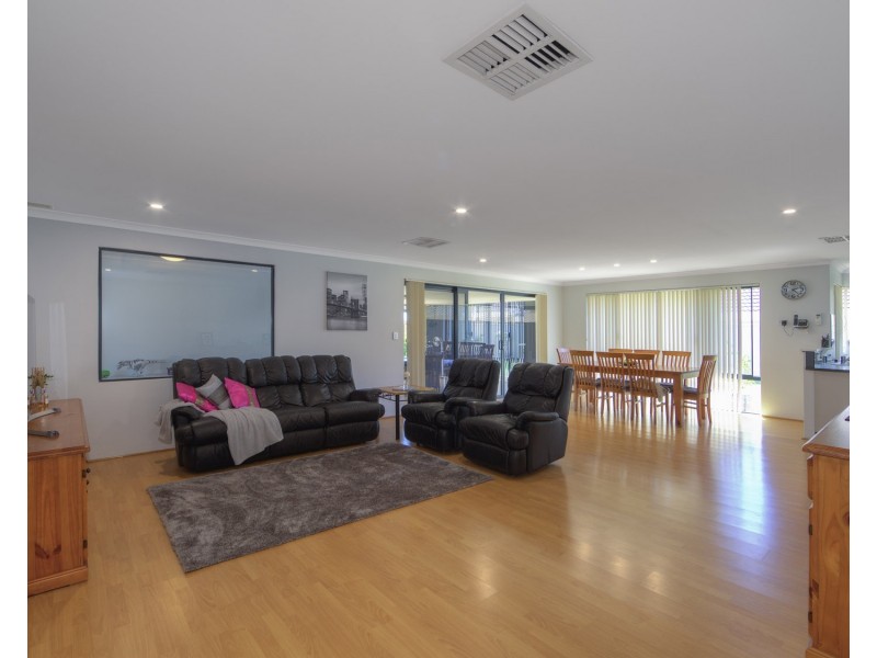 194 Sultana Rd E, Forrestfield WA 6058